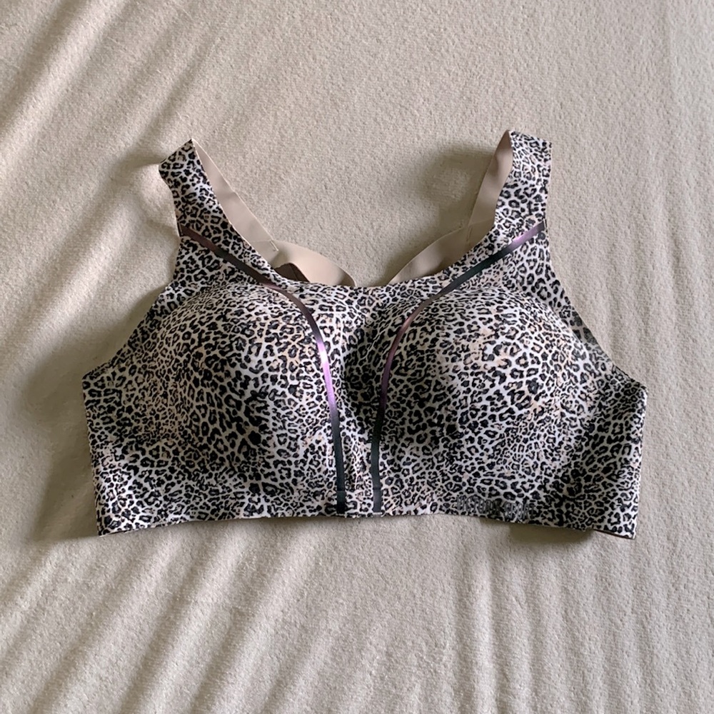 Beautiful never used victoria sport bra